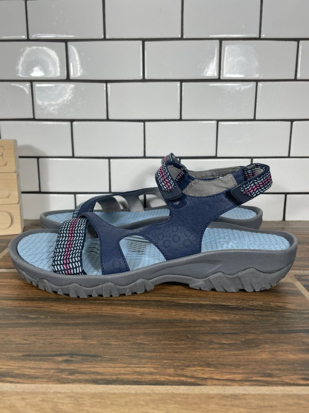 BareTraps Tipper Shoes Womens Size 9 Blue Multicolor Strappy Wedge Sport Sandal